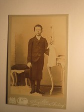 Amberg - stehender Junge im