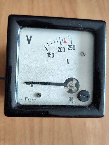 Altes voltmeter - altes, /