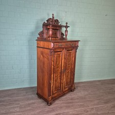 27299 Vertiko mit Aufsatz Gründerzeit 1880 Nussbaum furniert Antik