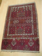 Älterer roter Orientteppich