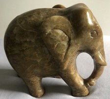 Elefant aus Speckstein 900