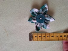 Handmade Haarblume Haarspange Knopf kariert hellgrün türkis petrol Rockabella