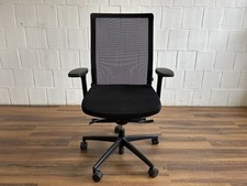 König+Neurath Bürodrehstuhl Netzrücken schwarz breite Armlehnen