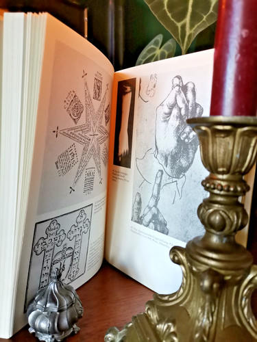 Verziertes zauberbuch magie - verziertes,