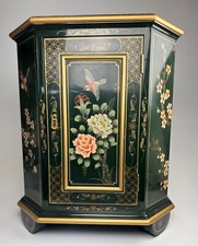 Vintage dekorative Kommode im orientalischen Stil mit handbemalter Verzierung