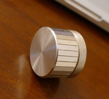 Radio Hifi Geräte-  Drehknopf 3,9 cm D.-Höhe 2,8 cm