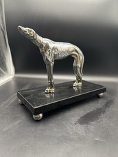 Skulptur eines Windhundes ,Art