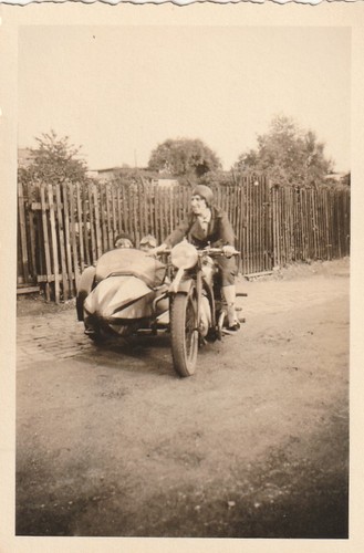 Vintage foto frau mit motorrad - frau,