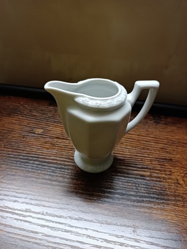 Klassisches milchkännchen aus - klassisches,