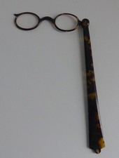 antikes Lorgnon zum Klappen Schildpatt-Optik Lesebrille ca. 20 cm lang um 1900