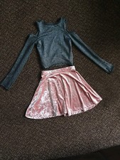 Schöner rosa Samtrock und