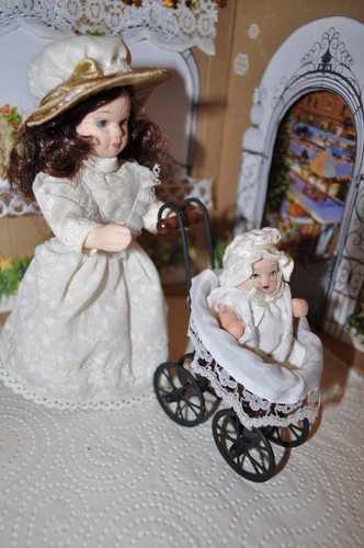 Lady mit baby wagen - mit,