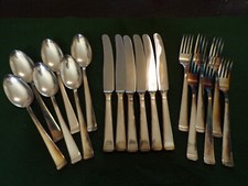 OKA Modell Pyramidenmuster Tafelbesteck 6 Personen 18 Teile Silber 90er TOP