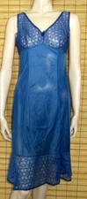 BLAUES UNTERKLEID - SPITZE -