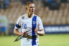Fredrik Jensen - Finnland (FC Augsburg, Twente Enschede, Aris Saloniki)