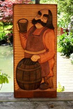 großes geschnitztes Holzbild - der Bierbrauer - Maße: 79 x 37 x 4 cm