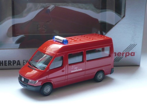 Mercedes sprinter bus - mercedes,
