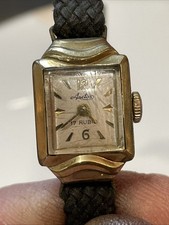 EINE SCHÖNE ALTE DAMENUHR