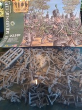 100 Unbemalte Revell 1:72 figuren Waterloo  Set 02581 Brit. Rifles Set. 1
