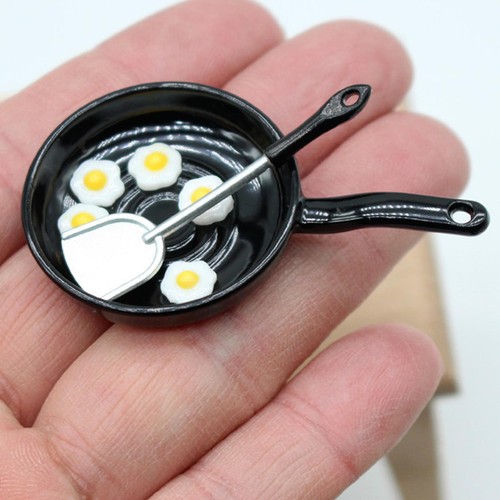 Miniatur bratpfanne und spatel - und,