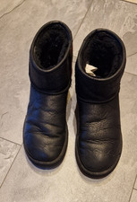 UGG 39, Schwarz
