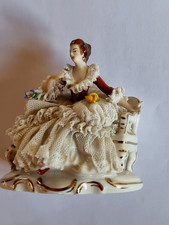 Sächsiche Porzellanmanufaktur Dresden Dame im Tüllkleid, 7 cm hoch