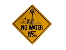 NO WATER NEXT 250 km Altes kleines Verkehrs Schild Orange 9 cm Australien Deko