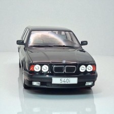 BMW 5er E34 Touring Kombi 1991 schwarz metallic Modellauto 1:18 MCG