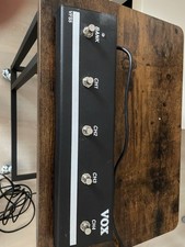 VOX Valvetronix VT 40 X Verstärker mit Fußschalter und Ständer + Bedienungsanl.