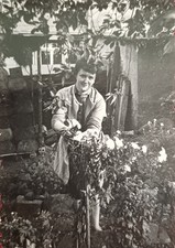 Frau bei der gartenarbeit - bei,