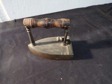 Altes Bügeleisen aus Messing