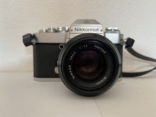 Nikon Nikkormat EL Analoge Spiegelreflexkamera mit Objektiv 50 mm 1 : 1,4