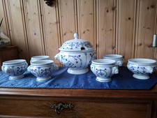 Suppenterrine und Suppentassen mit Löwenkopf, Indisch blau