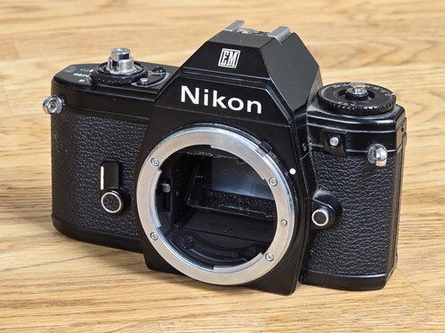 Nikon slr kamera - em,