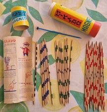 DDR Mikado Holz Stäbe mit Magnet Spielzeug selten Papprolle orig Spielanleitung