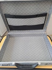 Alukoffer, neuwertig, 2x Zahlenschloß, graue Polsterung, vielseitig verwendbar