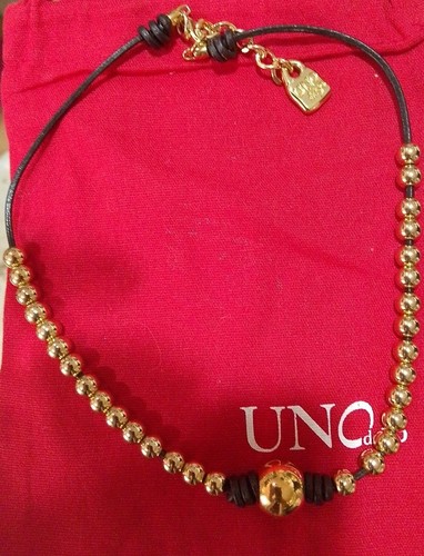 Uno collar i - ",