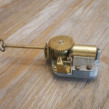 Spieluhr Holzsockel Reuge 28er