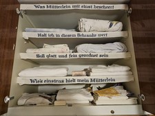 4 alte Stickbänder für Wäscheschrank – kompletter Spruch „Was Mütterlein mir...