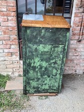 Altes Stehpult im Industriedesign Metall mit Eichenplatte um 1940 Schreibpult