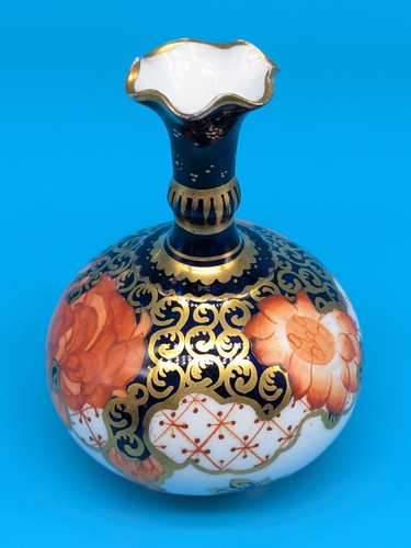 Antike royal crown - antike, bud