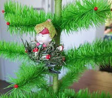 Waldelf christbaumschmuck mit Porzellankopf auf Clip,Watte Pilze, Gansfederbaum
