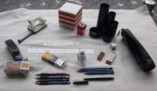 Büro Schule Grundausstattung Konvolut Köcher Notizblock Bleistifte Lineal Tacker