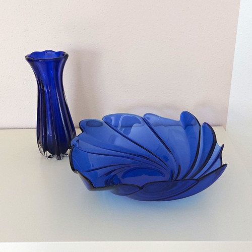 Glasvase blau geriffelt