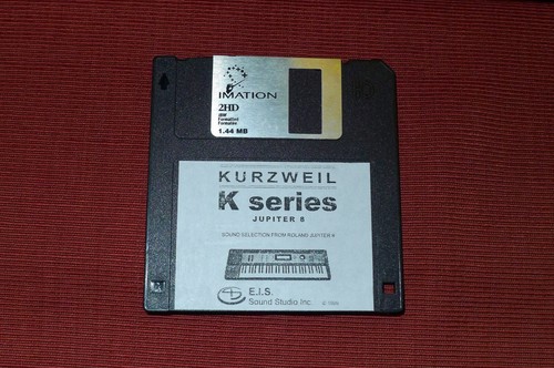 Floppy 100 roland jupiter 8 - +100,