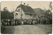 Foto AK Mulhouse Dornach,Festgesellschaft auf Dorfplatz um 1910