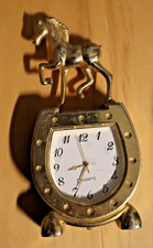 Süße, kleine STANDUHR für Pferdefreunde: PFERD + HUFEISEN Quartz-Uhr