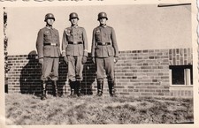 Foto - Soldaten mit Stahlhelm