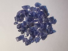 Tansanit: Konvolut kleiner Rohsteine 4-10mm - blau - durchscheinend -87 carat