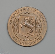 Bronze Medaille  -HANDWERKS-KAMMER BRAUNSCHWEIG FÜR HERVOR...- signiert um 1935
